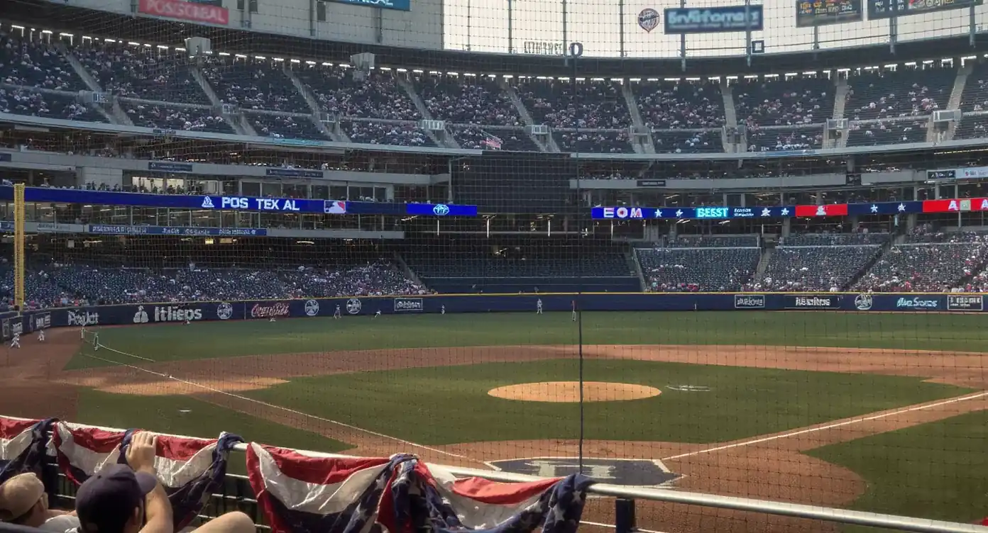 mlb-world-series-stadium-bunting